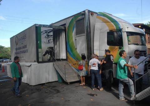 Unidade móvel realiza testagem rápida de HIV, sífilis e hepatites no Centro de Manaus    