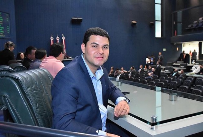 Deputado eleito Saullo Vianna é conduzido à sede da Polícia Federal em Manaus 