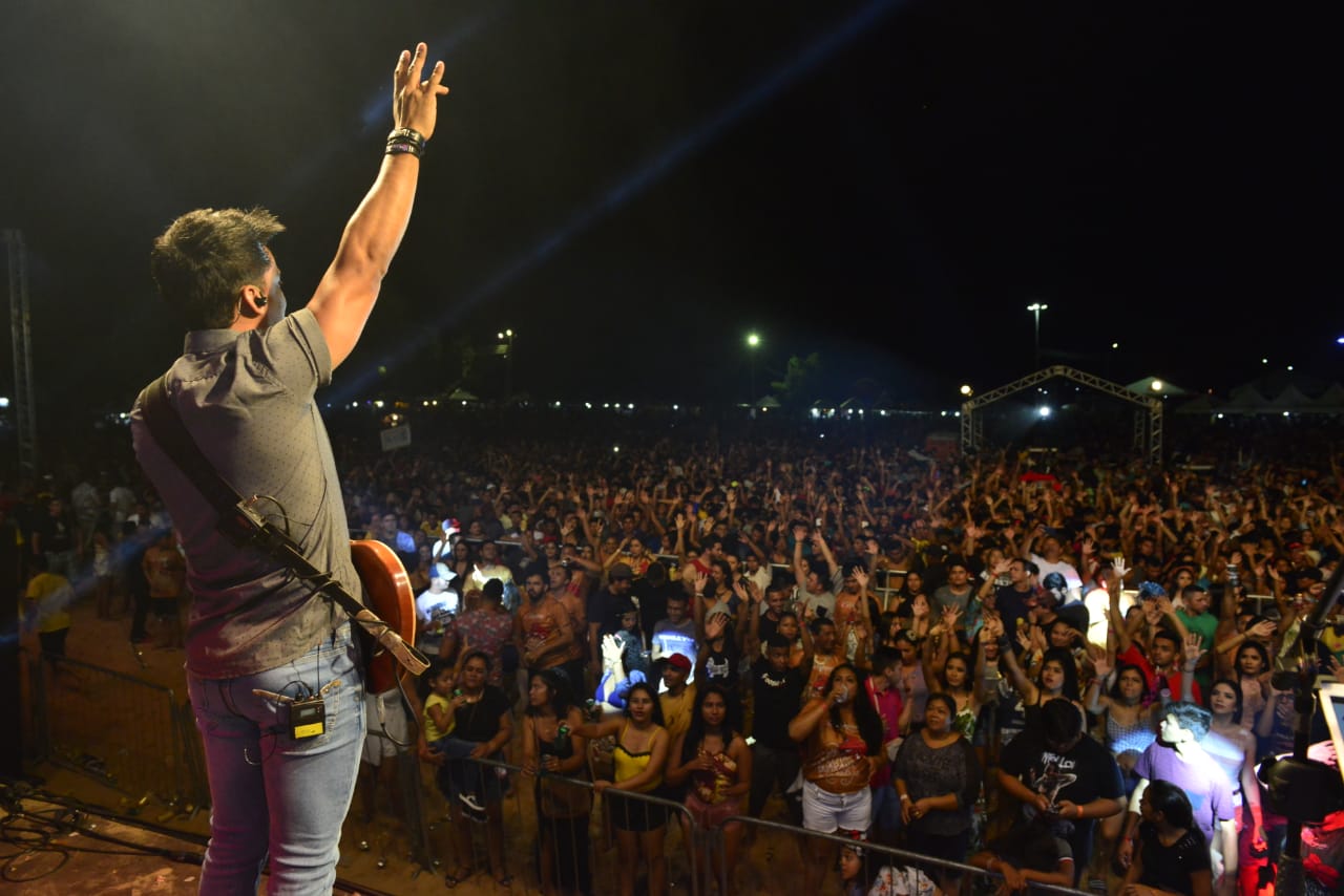 Em três noites, Festa do Guaraná reúne 50 mil pessoas na praia em Maués 