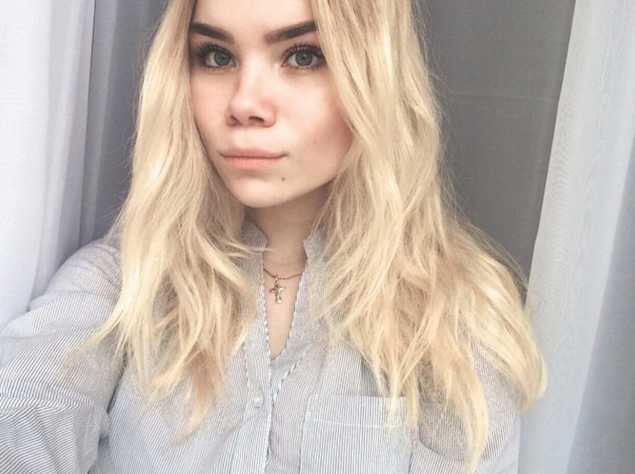 Lutadora de 15 anos morre eletrocutada ao usar celular na tomada durante banho