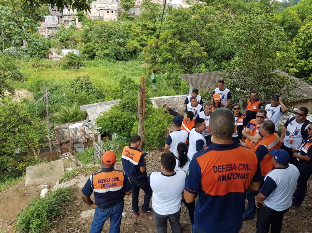 Visita técnica em área de risco de Manaus capacita gestores de Defesa Civil do Amazonas