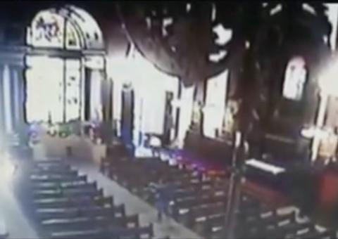 Vídeo mostra pânico de fiéis e tiroteio dentro de Catedral 