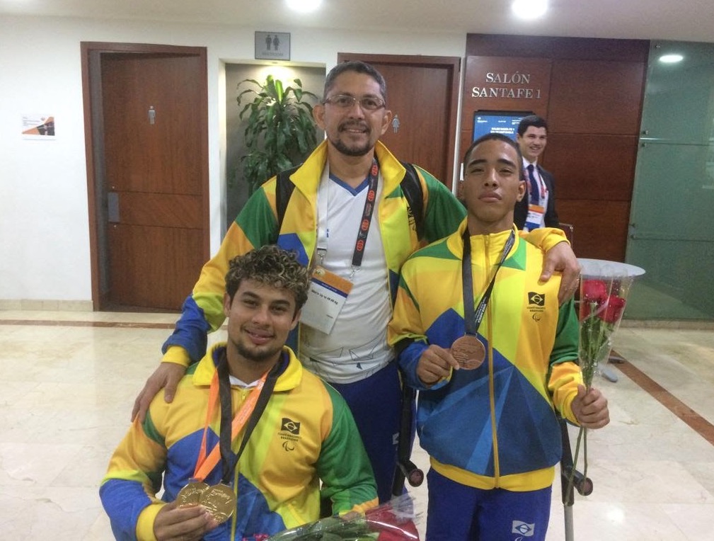 Paratleta de halterofilismo conquista prata e bronze para o Amazonas em competição na Colômbia