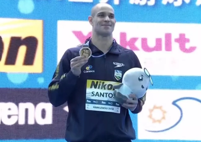 Nicholas Santos conquista ouro e se torna o nadador mais velho a ser campeão mundial 