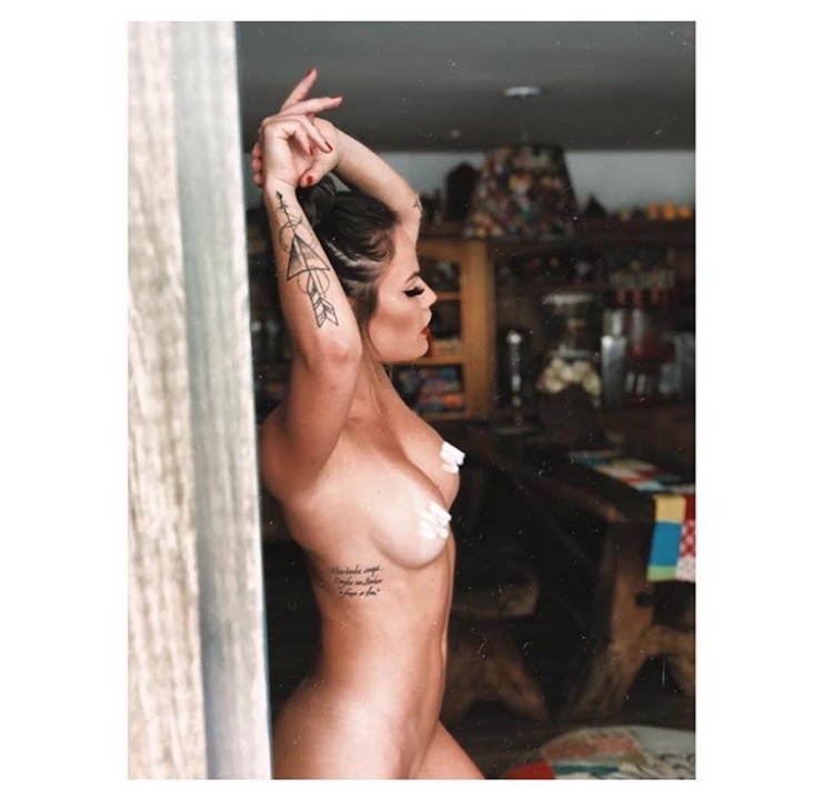 Ex-bbb Natália Casassola posa completamente nua e ostenta: ‘sem photoshop’
