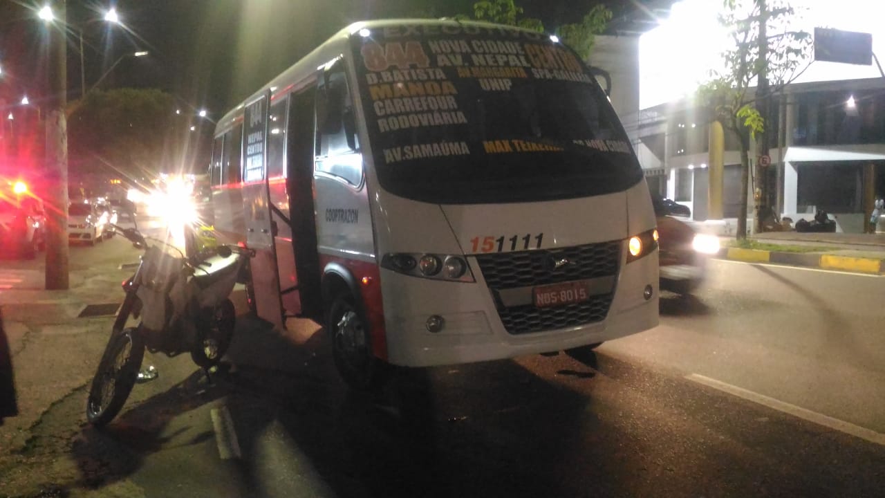 Justiceiro mata suspeito durante assalto a micro-ônibus em Manaus