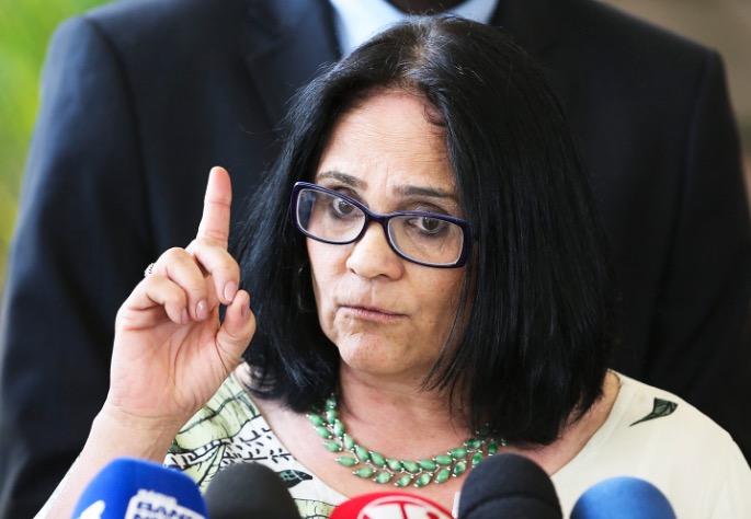 Damares diz ter sido violentada por dois pastores quando criança