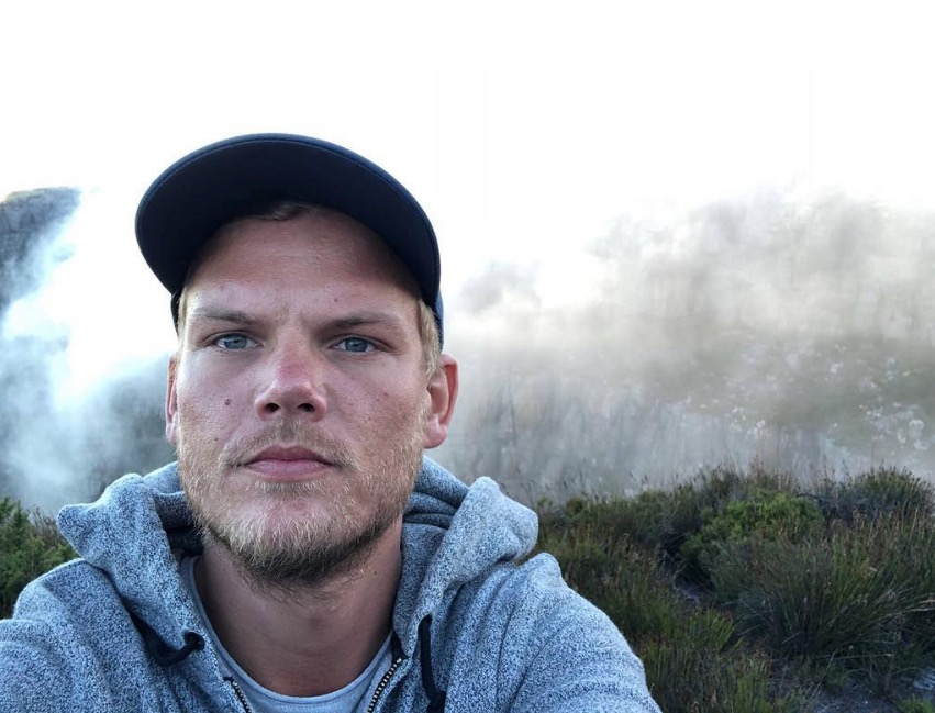 Pais de Avicii vão receber herança de R$ 99 milhões após morte do DJ