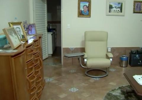 Fotos mostram quarto onde João de Deus teria abusado de 300 mulheres 