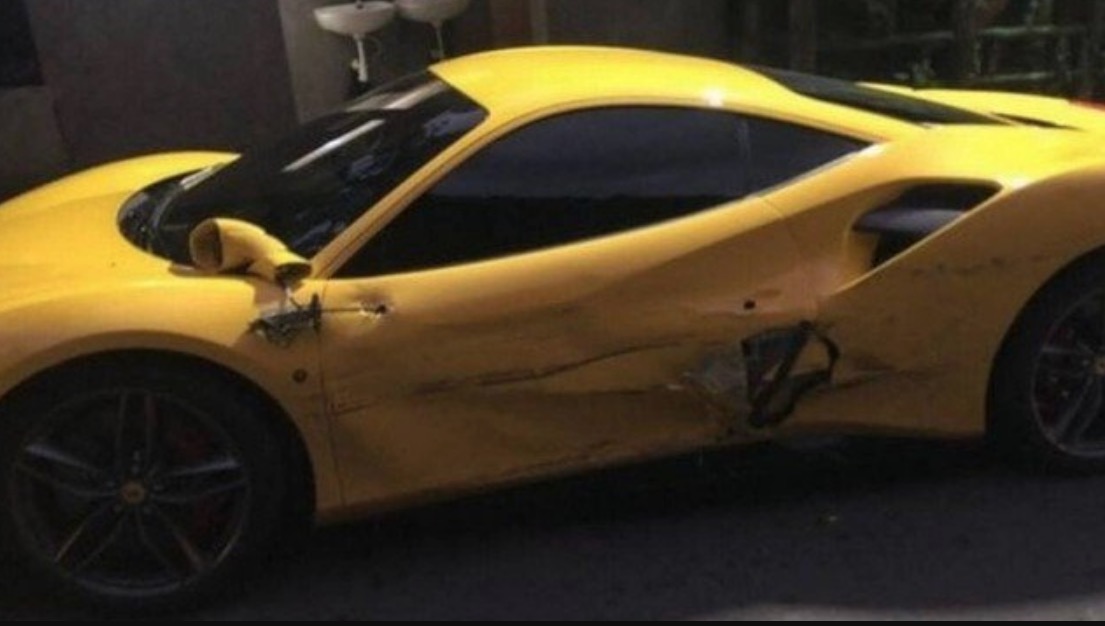 Trabalhador dorme ao volante, bate em 3 ferraris e tem prejuízo de 1,5 milhão