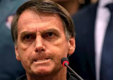 Bolsonaro usa Twitter para desmentir que general trabalha no gabinete do filho Eduardo