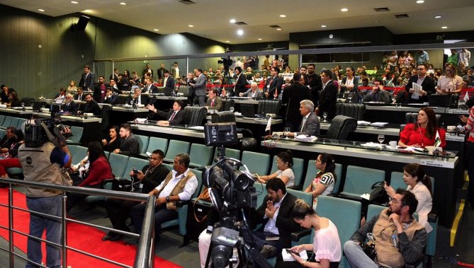 Deputados faltam 669 vezes no ano e nenhum chega a 100% de frequência na Aleam