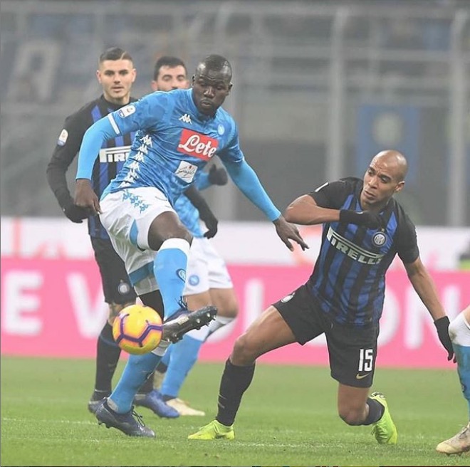 Racismo faz Napoli pedir paralisação de jogo e árbitro expulsa jogador 'perseguido'