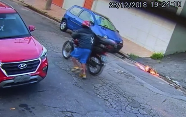 Homem ateia fogo em ex-mulher e foge em Santo André