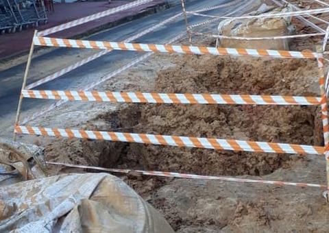 Tubulação estoura durante a madrugada e deixa trânsito caótico em avenida de Manaus