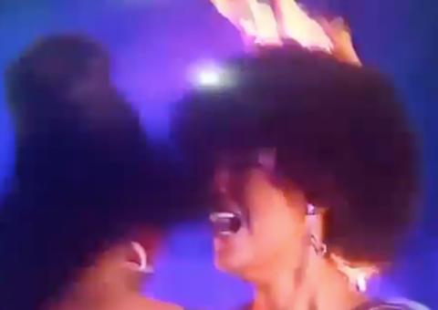 Cabelo de Miss África pega fogo durante coroação; Veja vídeo 