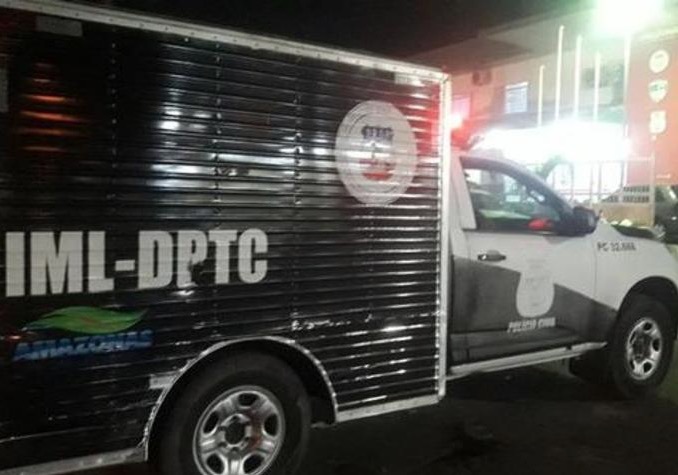 Pai morre com tiro no olho para evitar execução de filho em Manaus