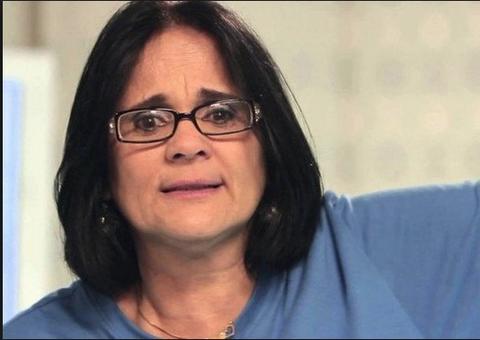 'O Estado é laico, mas esta ministra é terrivelmente cristã', diz Damares Alves