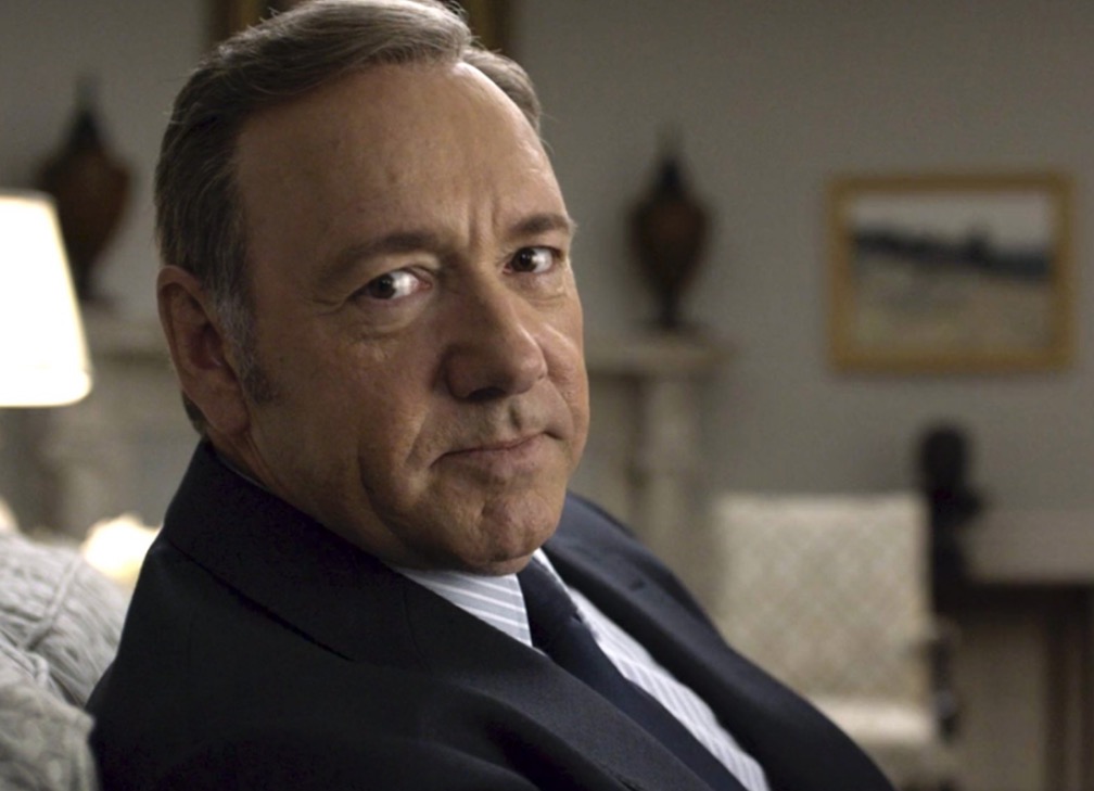 Voltando de audiência de suposto abuso sexual, Kevin Spacey é detido em aeroporto