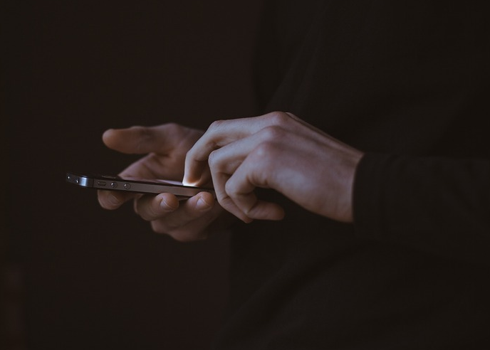 Jovem cai de prédio ao procurar sinal de Wi-FI para celular