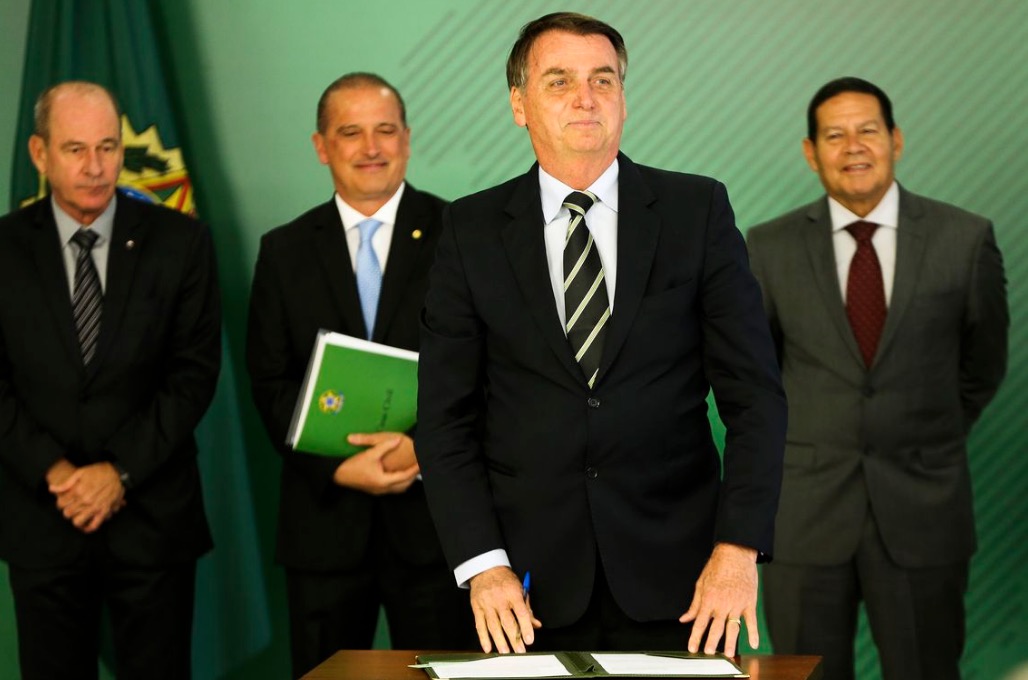 Com decreto, pessoas acima de 25 anos podem ter até 4 armas de fogo