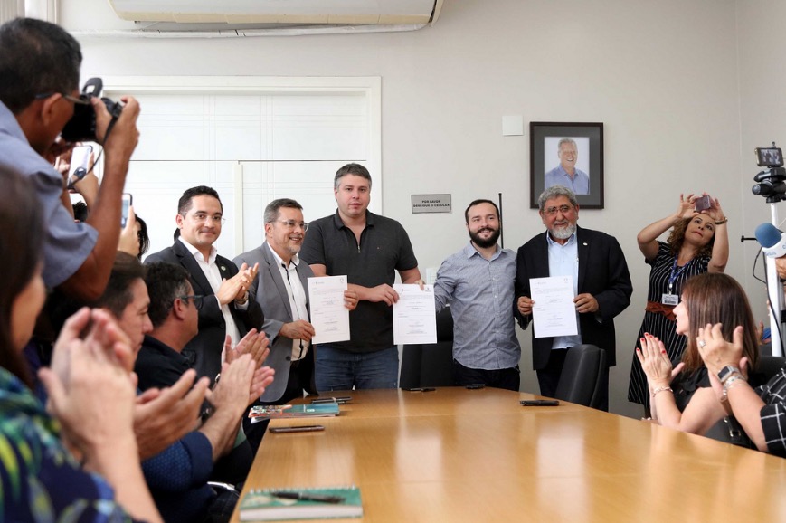 Prefeitura firma convênio com universidades para receber 2 mil estagiários em Manaus