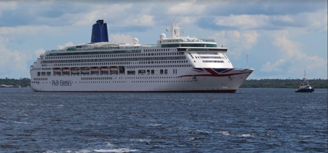 Maior navio da temporada atraca no Porto de Manaus com mais de 2,4 mil pessoas