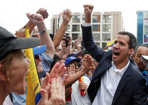 Diplomatas brasileiros em Caracas vão ignorar ordens de Maduro, diz chanceler