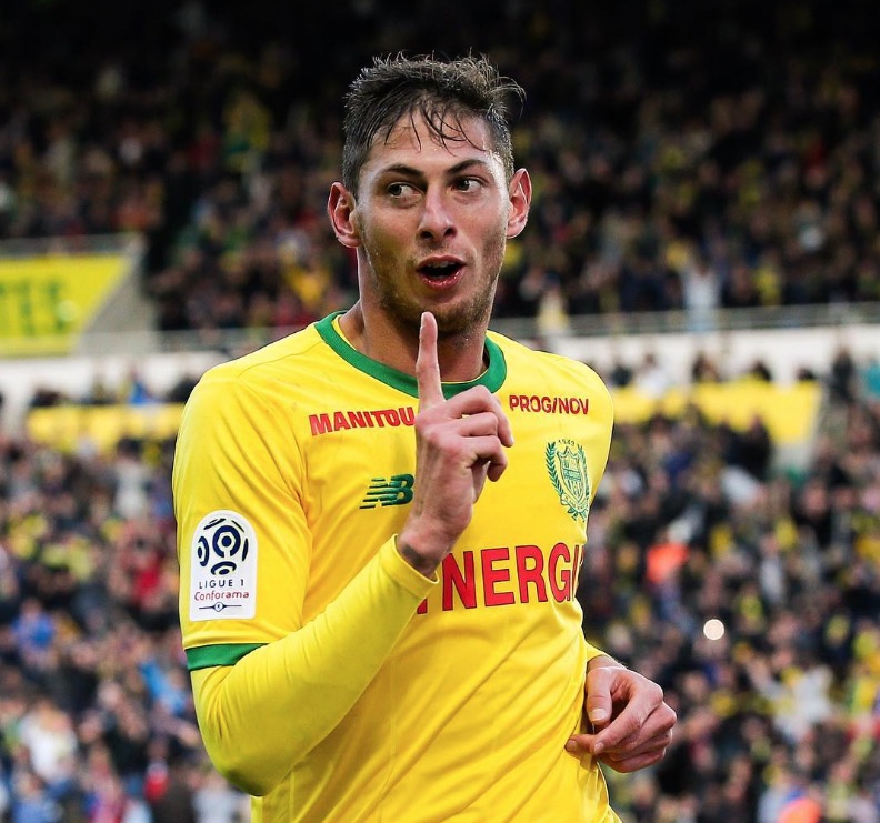 Poltronas encontradas no litoral francês podem ser do avião de Emiliano Sala