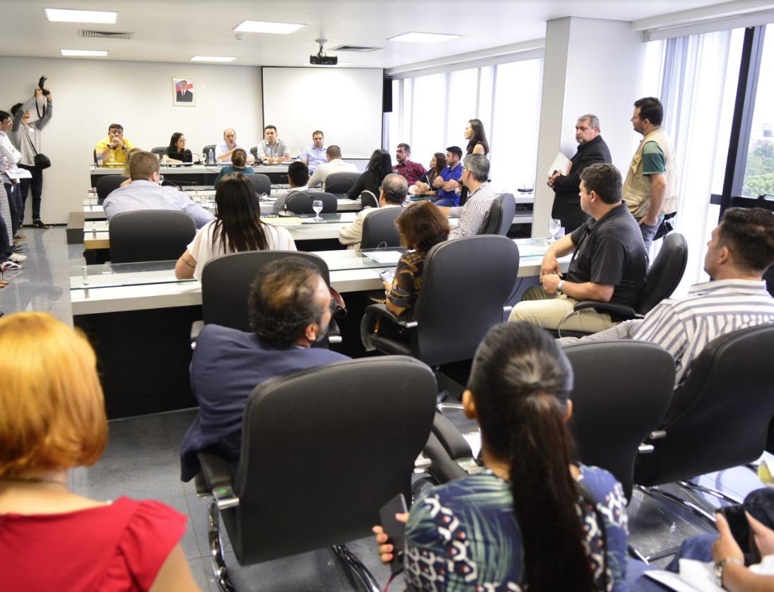 Deputados mediam acordo entre terceirizadas da saúde e governo do Amazonas 