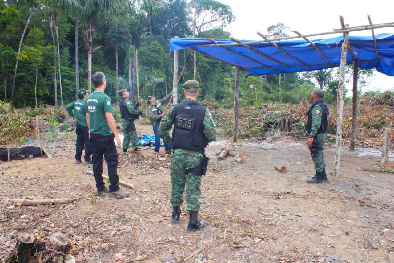 Mais de 100 lotes são flagrados em invasão próxima a Reserva Adolpho Ducke 