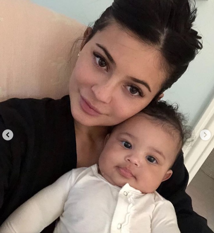 Kylie Jenner faz declaração para filha em aniversário de 1 ano
