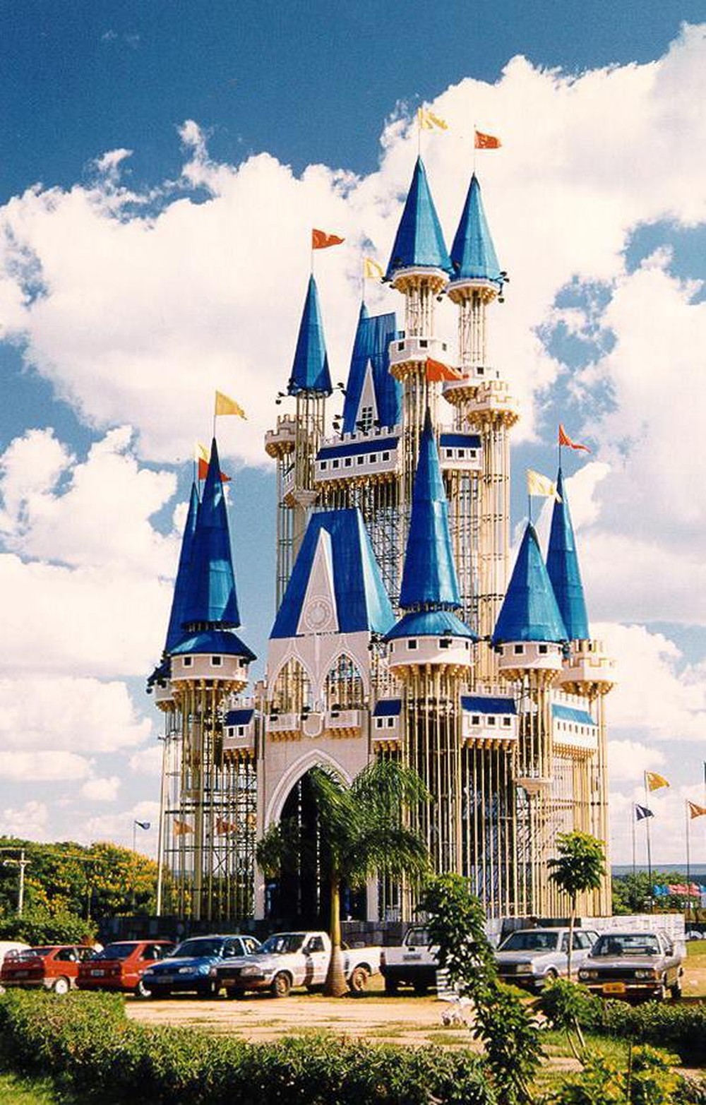 Disney desmente governo do Distro Federal e diz que 'não há planos' de parque no Brasil