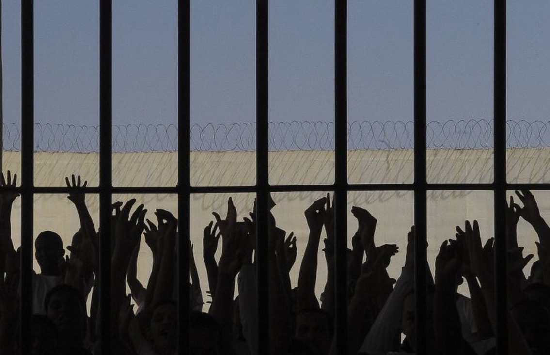 Bolsonaro concede indulto a presos com doenças graves 