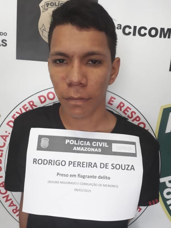 Dupla é presa em flagrante após roubar pela 3ª vez posto de combustíveis em Manaus 