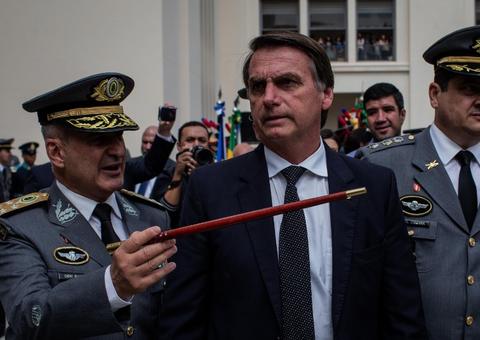 Equipe de Bolsonaro se mobiliza contra Igreja Católica 