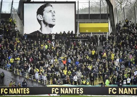 Nantes homenageia Sala no 1º jogo após a confirmação da morte do argentino
