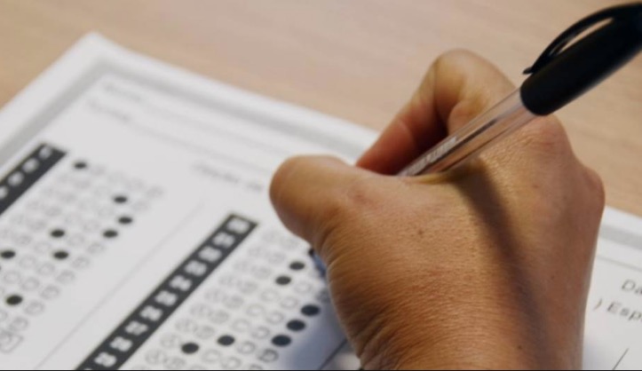 Aprovação para cadastro reserva em concurso público não gera direito à nomeação