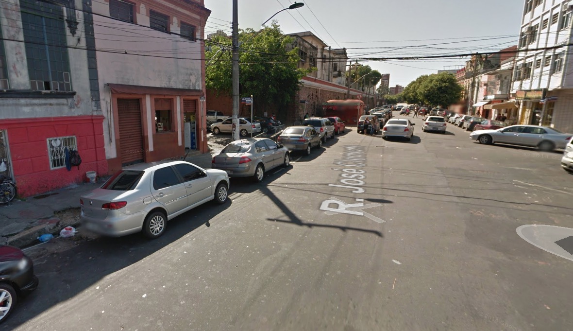 Homem é brutalmente agredido a pedradas em Manaus