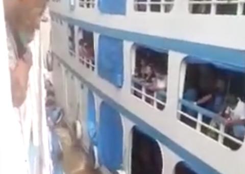 Barcos colidem durante racha e passageiros vão ao desespero no Rio Amazonas