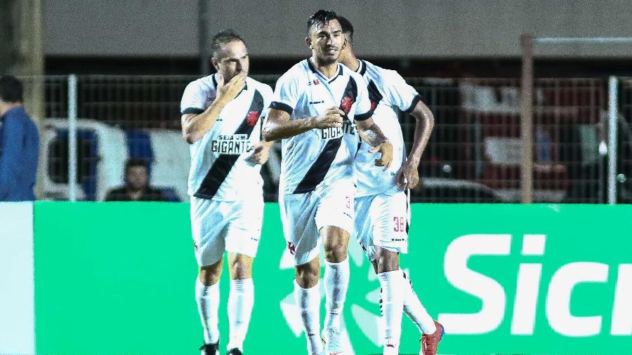 Vasco vence o Serra e avança na Copa do Brasil 