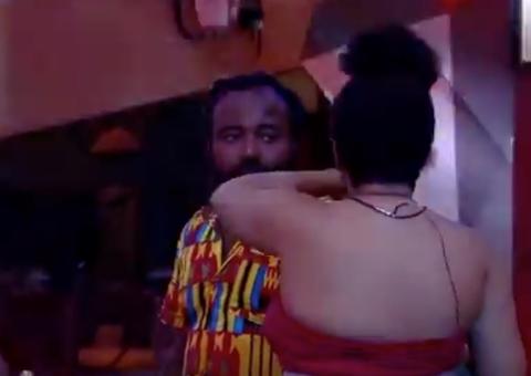 BBB19: Rodrigo tenta beijar Rízia a força e internautas detonam