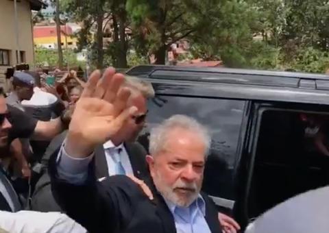 Lula volta a Curitiba após ir a velório de neto em São Paulo 
