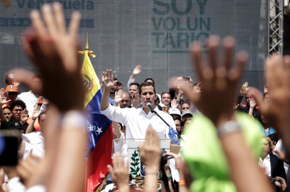 Nas redes sociais, Guaidó avisa que retornou à Venezuela