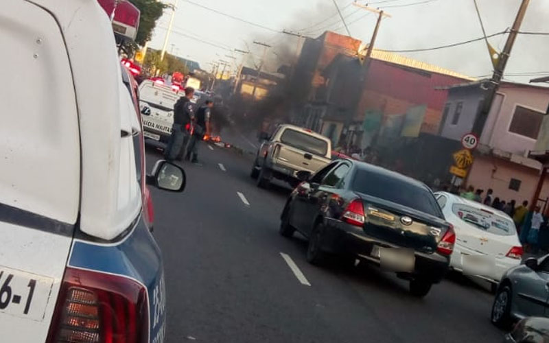 Em Manaus, família de soldado morto em bloco de carnaval faz protesto por justiça