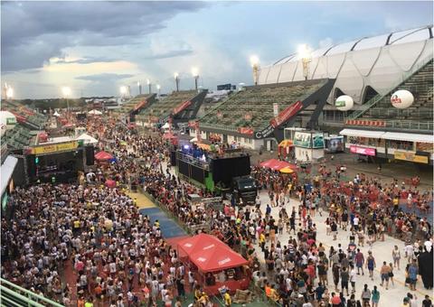 Trios da Banda do Galo de Manaus arrastam multidões no Sambódromo