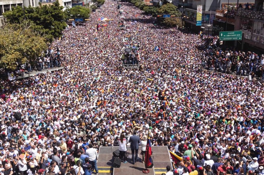 Guaidó e Maduro convocam manifestações para sábado