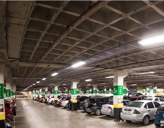 CMM aprova lei que multa em R$ 1 mil prédios comerciais que cobram por estacionamento