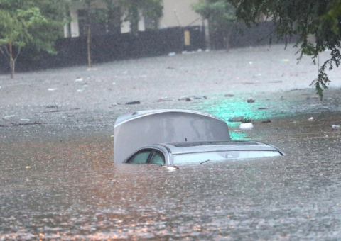 Chega a 12 o número de mortos por causa de forte chuva em SP