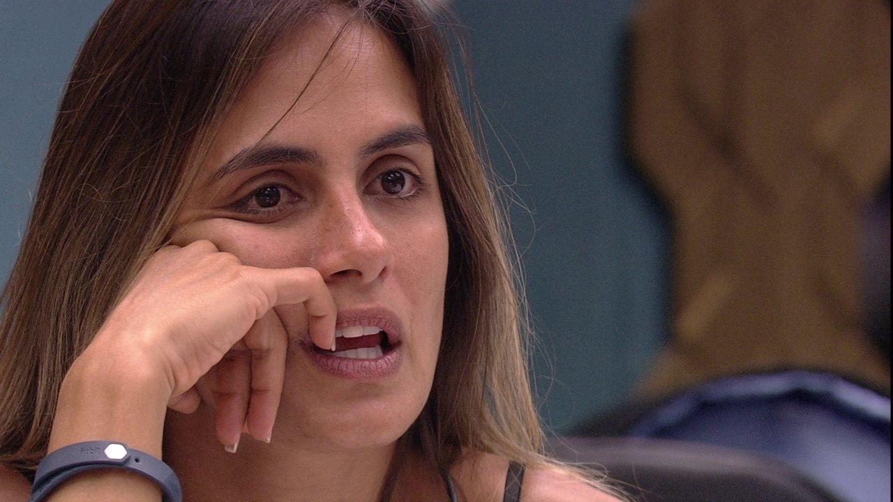 "É muito estrategista”, diz Carolina sobre brother